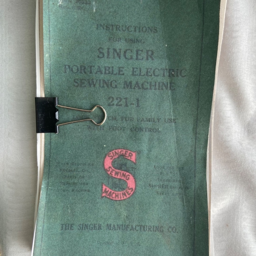 Singer Featherweight Sewing Machine - Picture 7 of 10